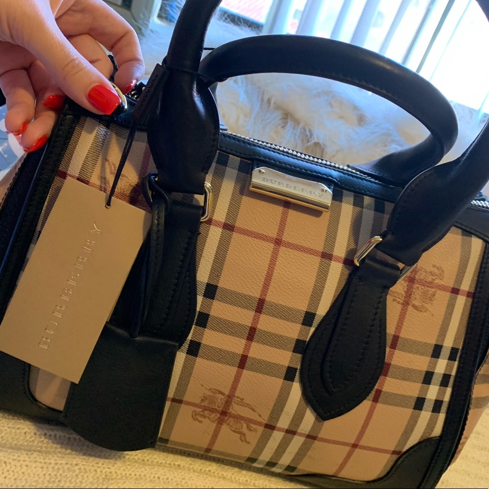 Burberry hand bag authentic, brand new with tag! - Picture 3 of 5